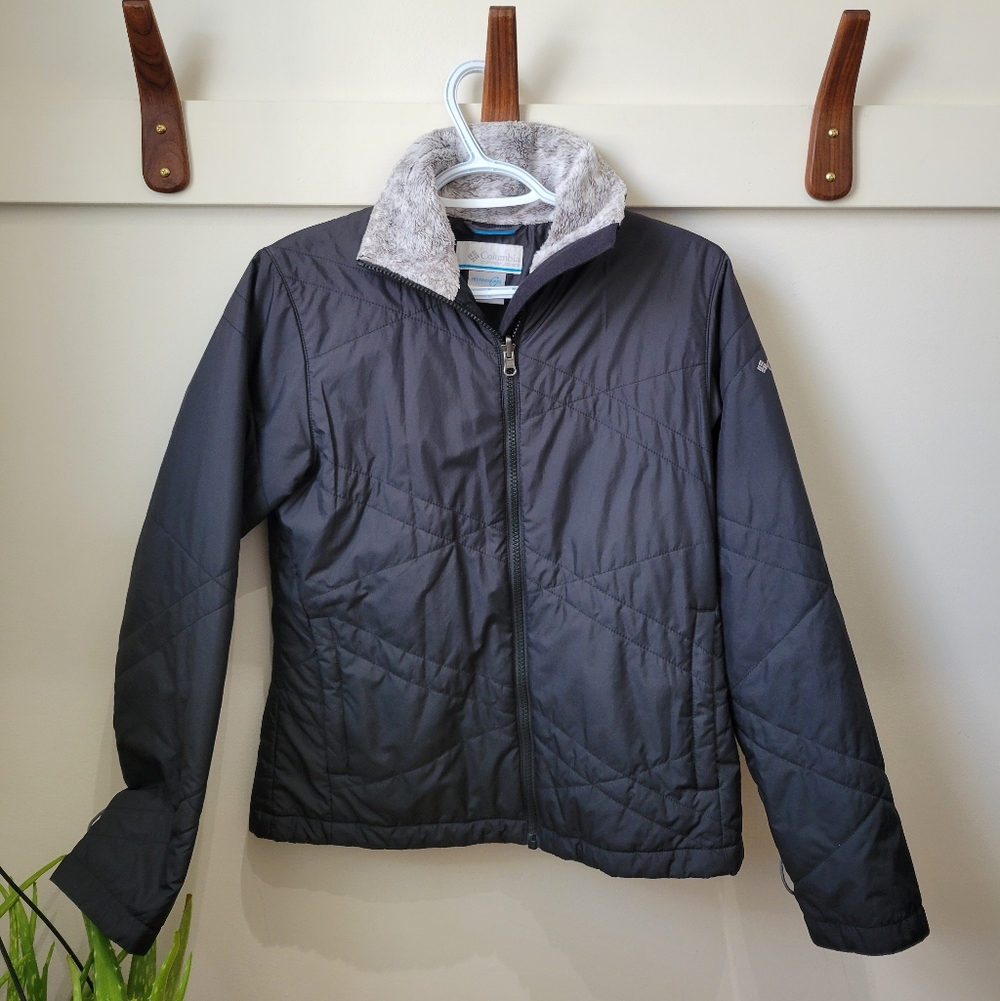 Columbia Black Quilted Jacket with Soft Gray Collar